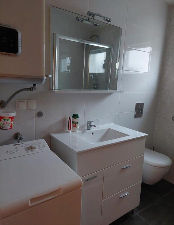Apartman Lozancic Vir Exterior photo