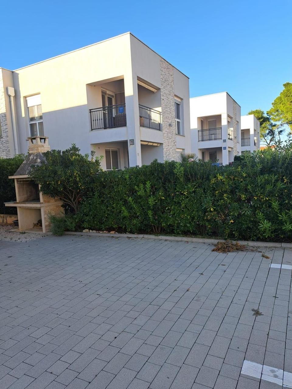 Apartman Lozancic Vir Exterior photo